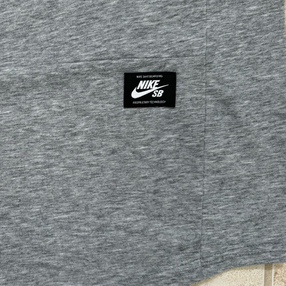 Nike SB Logo 3/4 Sleeve T-shirt
Size: Small 
Color: Grey - Picture 5 of 5